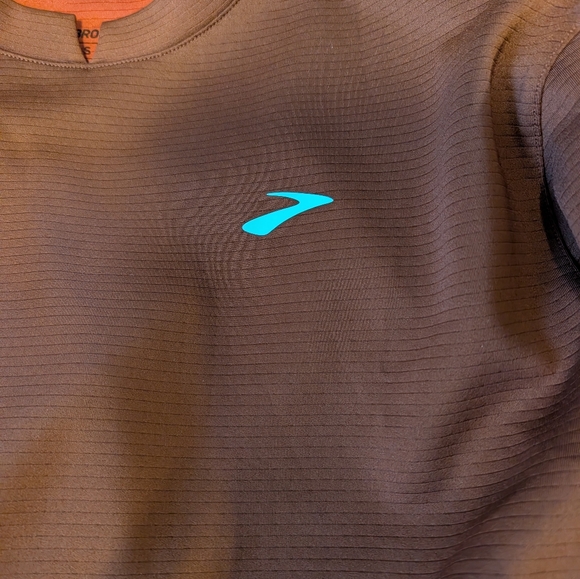 Brooks Cropped Sweatshirt in Maroon - Picture 2 of 6